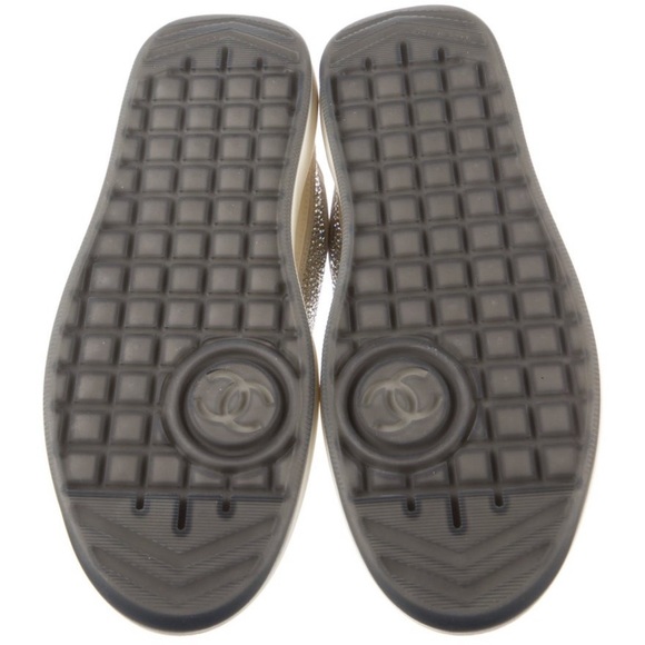 Chanel Suede Low Top Sneakers From the Cruise 2023 Collection by Virginie Viard - Picture 10 of 10